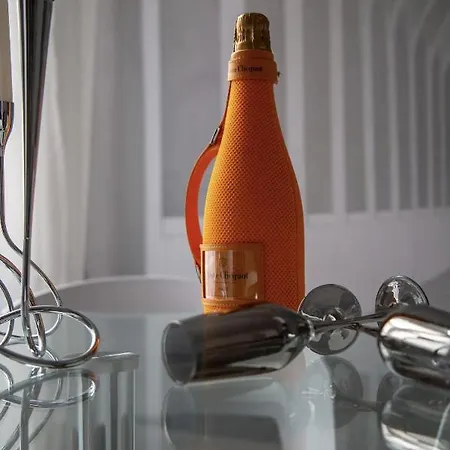 Premium By Hi5-king Street's Luxury