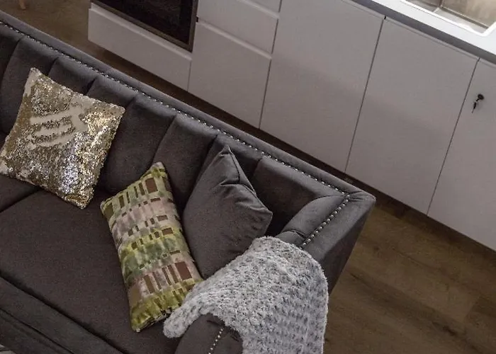 Premium By Hi5-king Street's Luxury *