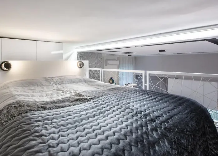 Premium By Hi5-king Street's Luxury *